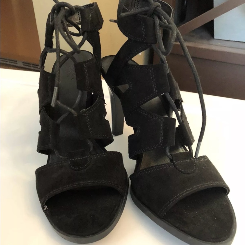 Brand New Vera Wang heels. Black. 6.5